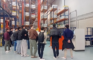 Estudiantes de la UPC participan en un reto de Mecalux para diseñar nuevas soluciones para puestos de inspección de entrada