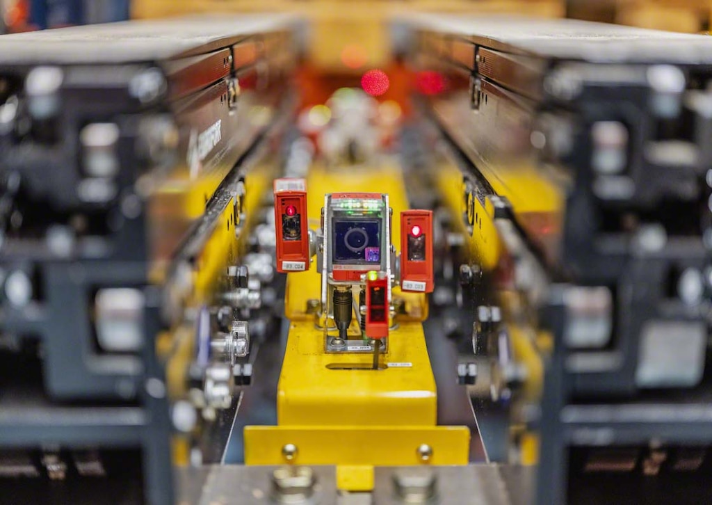 Avanzado sistema de posicionamiento de los transelevadores para palets de Mecalux