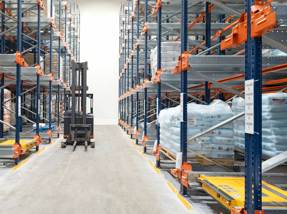 Los Pallet Shuttle son una solución idónea para almacenes de pocas referencias y de hasta ocho metros de altura