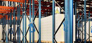 Los bastidores y largueros conforman las estanterías en las que se depositan los palets