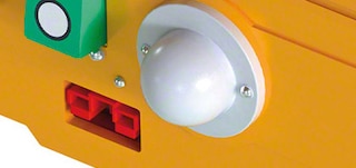 La antena del carro satélite recibe las órdenes generadas por el SGA