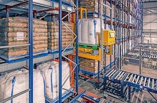 Las ventajas del Pallet Shuttle automático son una mayor productividad y capacidad de almacenaje Las ventajas del Pallet Shuttle automático son una mayor productividad y capacidad de almacenaje
