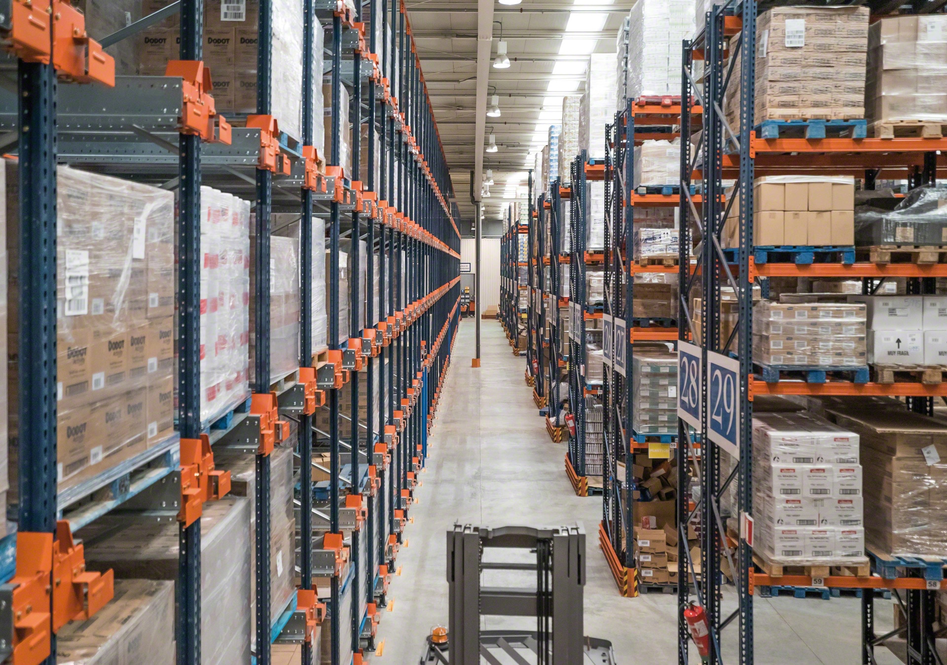 El Pallet Shuttle se puede combinar con estanterías convencionales en  almacenes que posean productos de distinta rotación