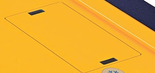 La parte superior del carro shuttle cuenta con un compartimento en el que se aloja la batería