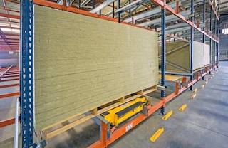 Las medidas de las estanterías del Pallet Shuttle pueden adaptarse a cargas de grandes dimensiones