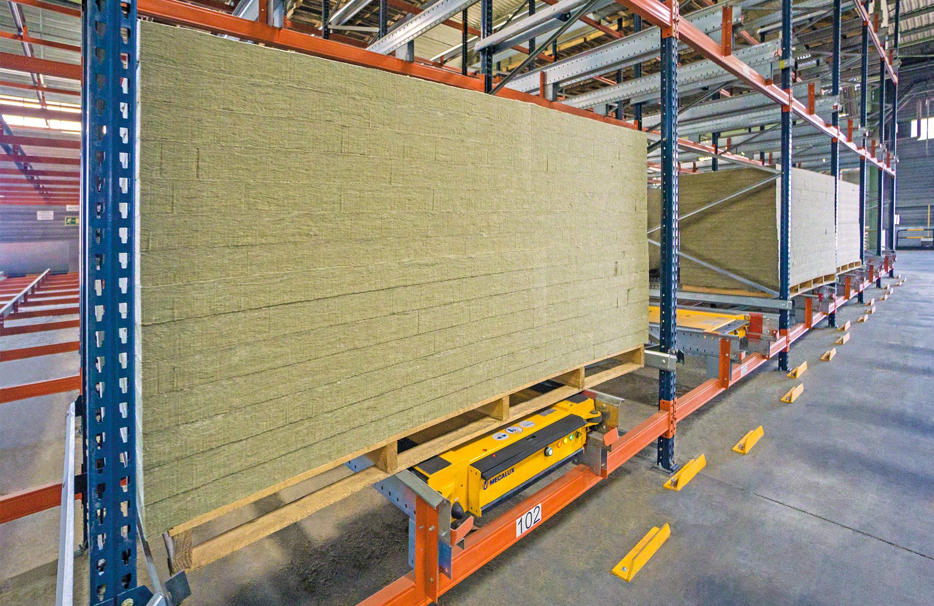 Las medidas de las estanterías del Pallet Shuttle pueden adaptarse a cargas de grandes dimensiones