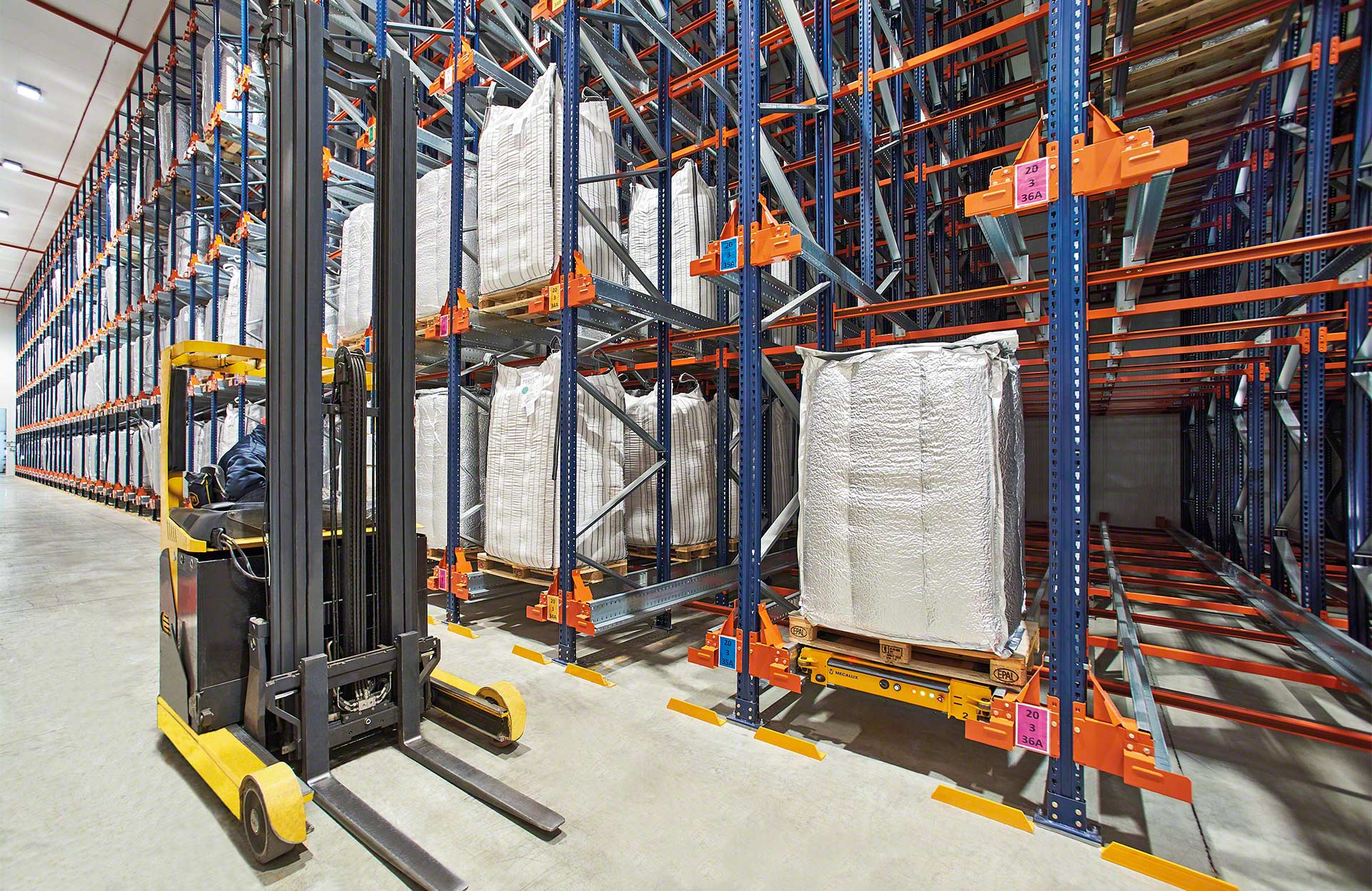 El sistema Pallet Shuttle permite almacenar big bags