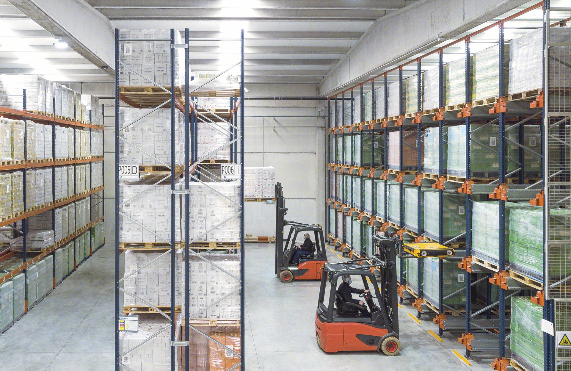 El sistema de almacenaje Pallet Shuttle puede combinarse con estanterías convencionales