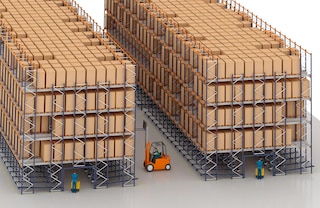 En el nivel inferior se pueden instalar estanterías de picking dinámicas