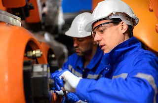 El servicio de repuestos de Mecalux facilita la sustitución de distintas piezas y componentes El servicio de repuestos de Mecalux facilita la sustitución de distintas piezas y componentes