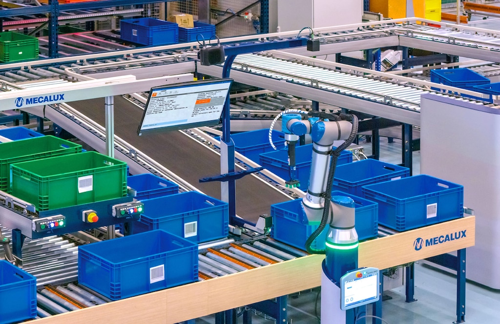 El robot de picking de Mecalux automatiza por completo la preparación de pedidos