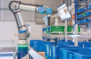 Los robots de picking toman artículos de una caja y los depositan en otra de forma totalmente autónoma