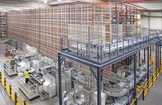 Las estanterías del Sistema Shuttle ofrecen una gran capacidad de almacenaje
