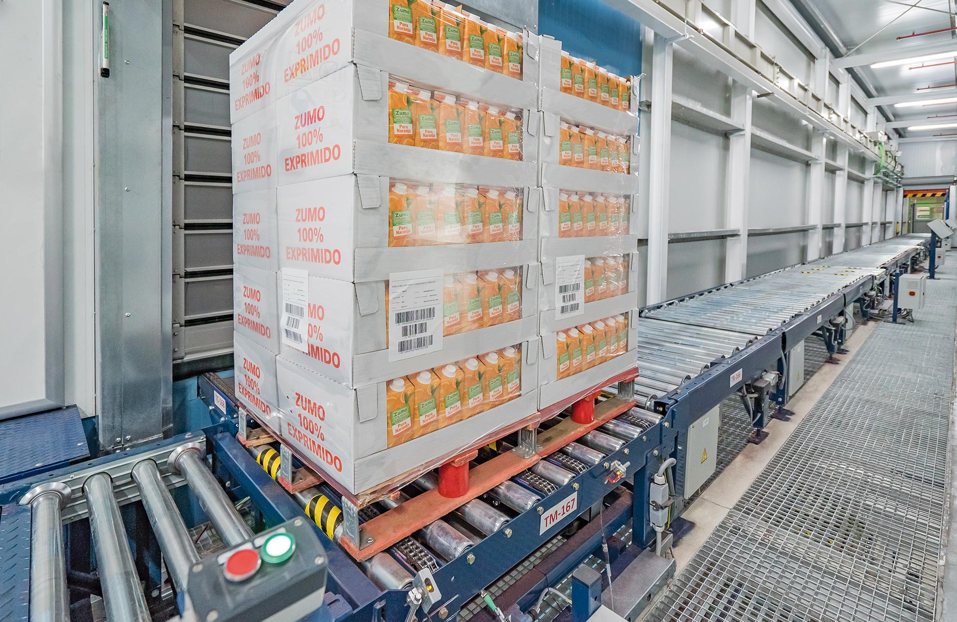 Los transportadores de rodillos optimizan el flujo interno de palets