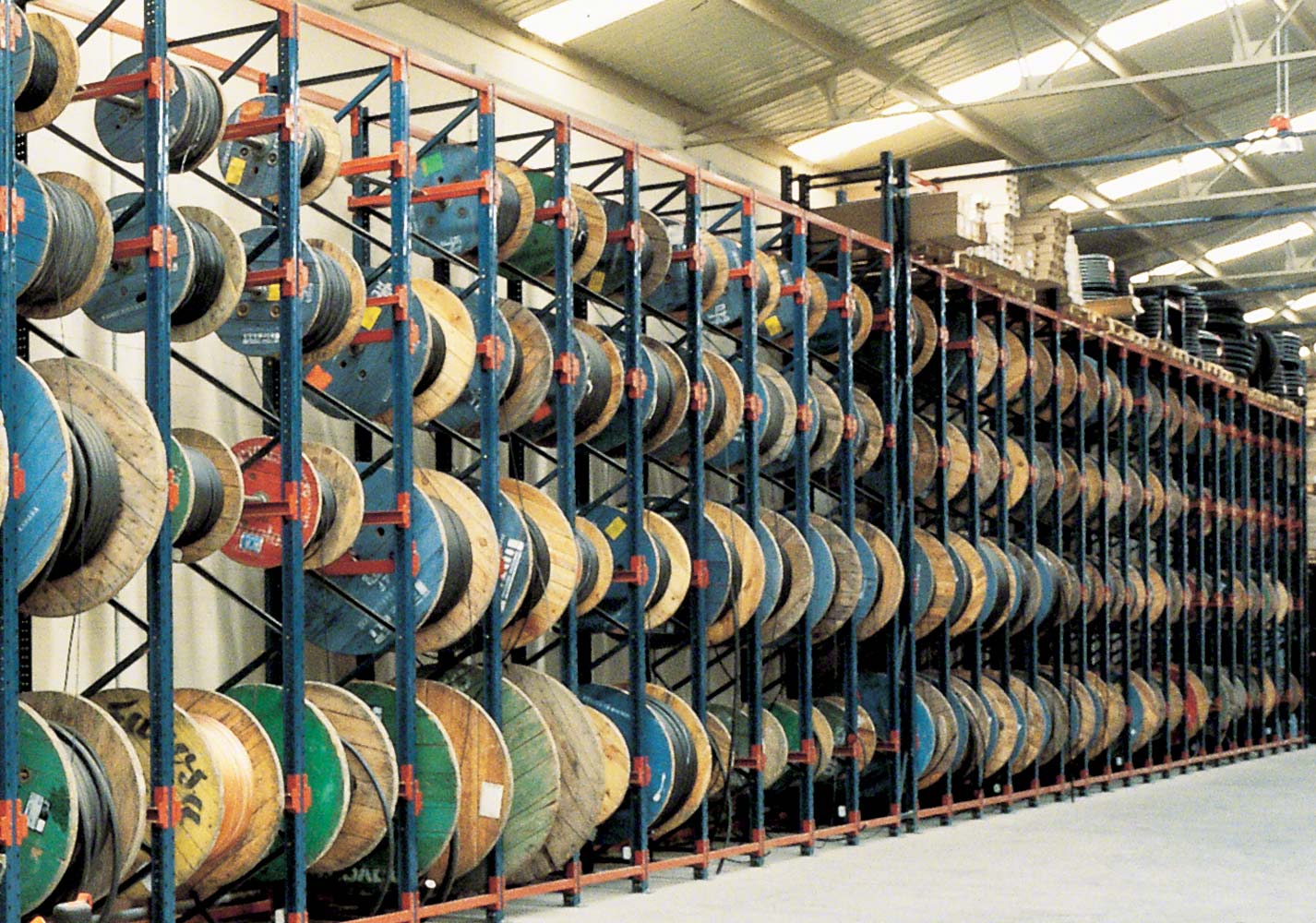 Estanterías para bobinas - Mecalux.es